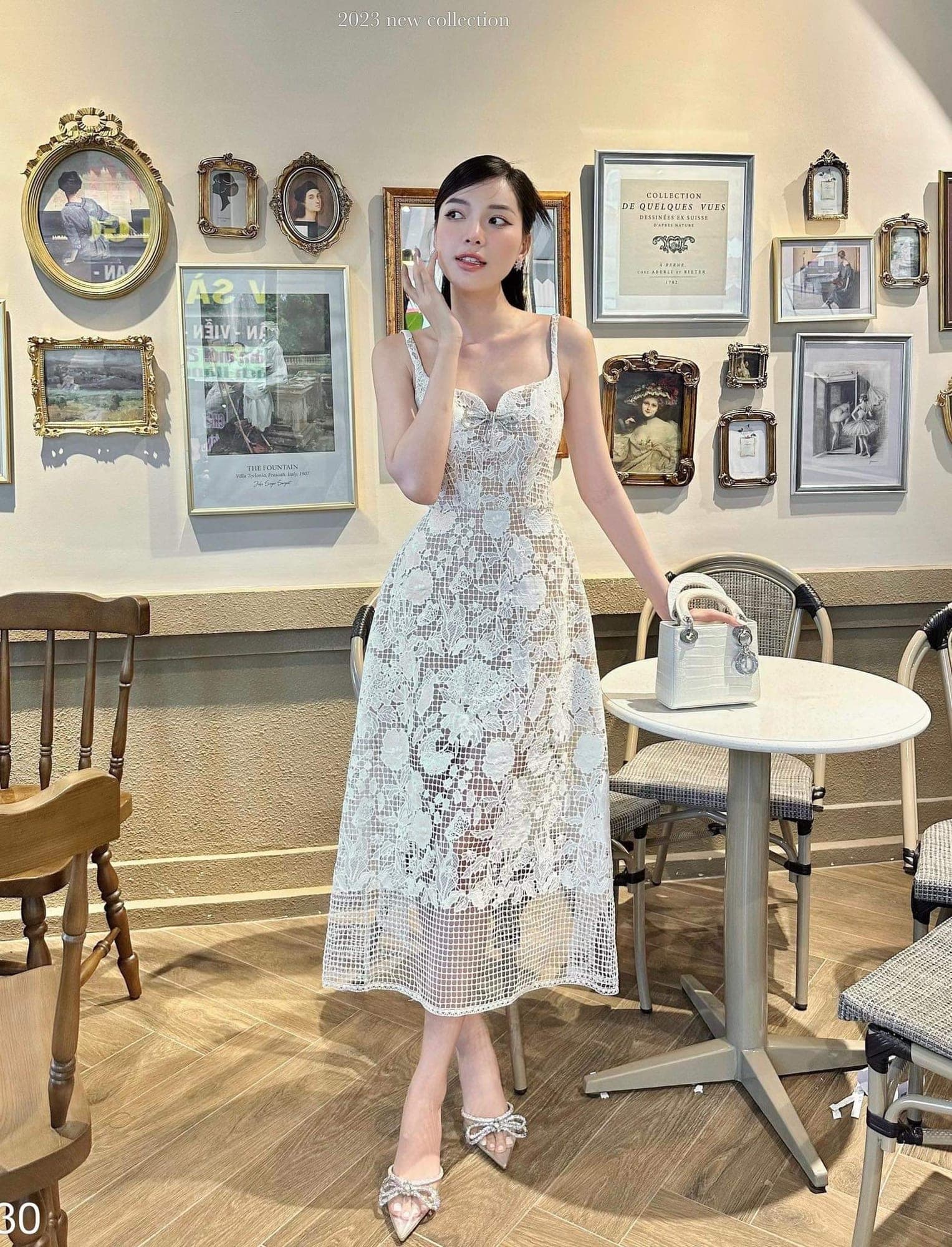 ชุดเดรส ลายดอก สีขาวครีม