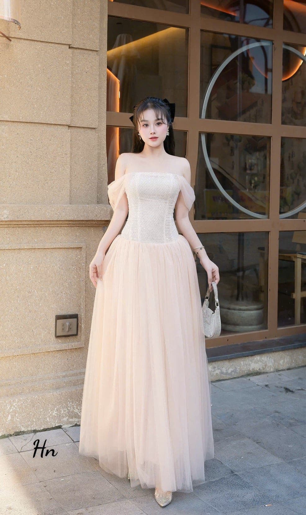 ชุดราตรียาว ปาดไหล่ สีครีม สีน้ำตาล สีขาว