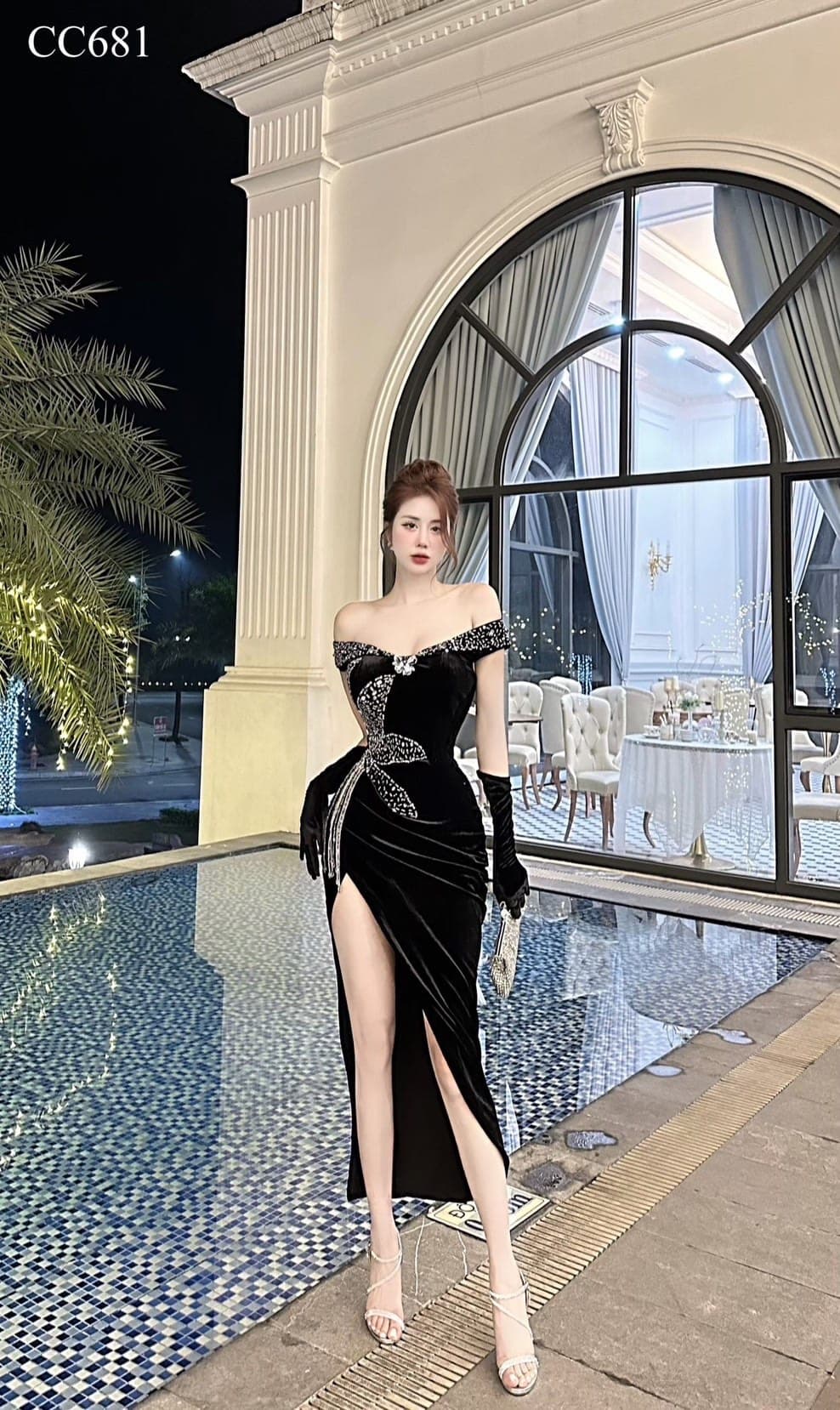 ชุดเดรส ปาดไหล่ แต่งเพชร สีดำ