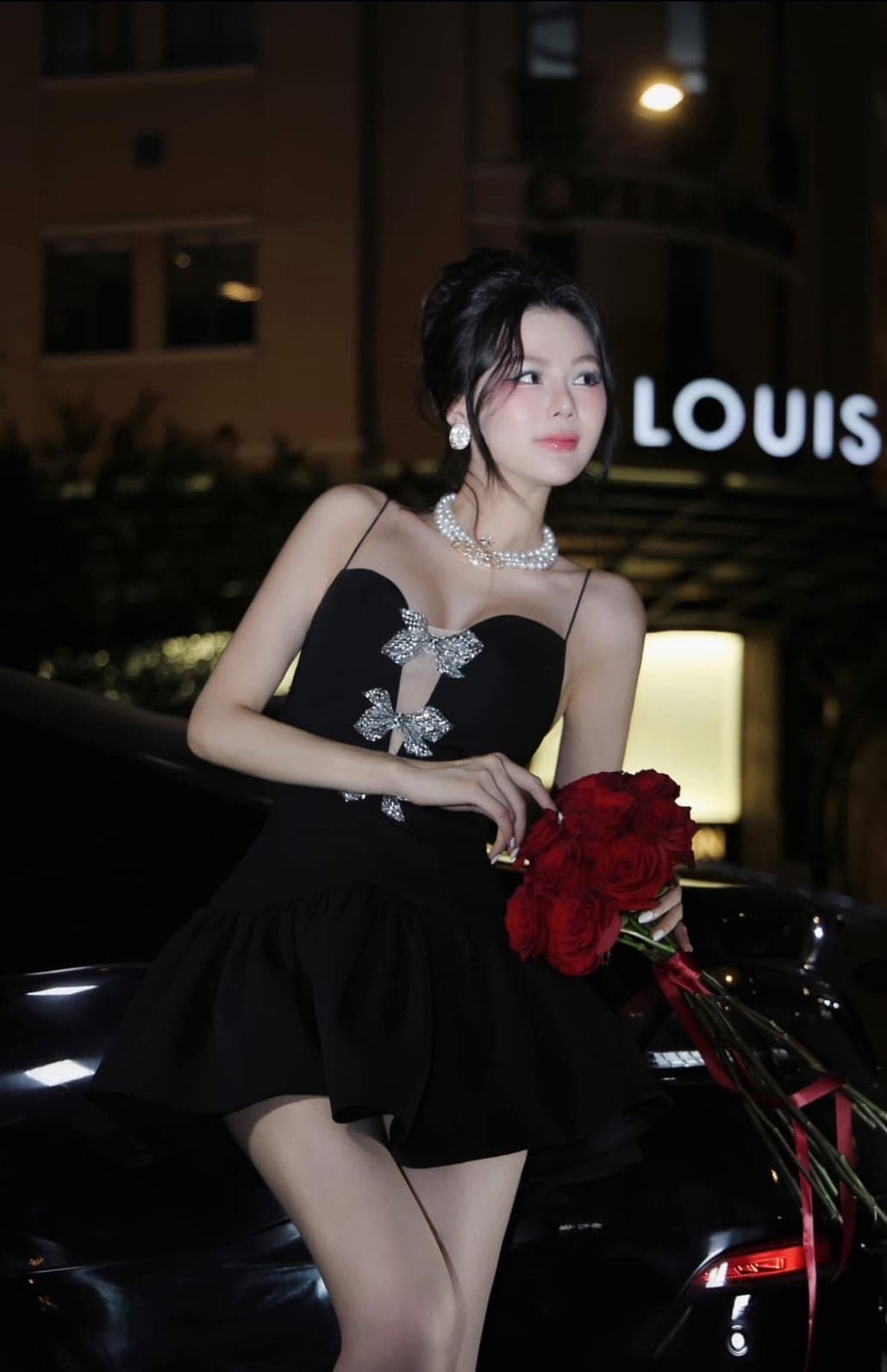 ชุดเดรส สายเดี่ยว แต่งเพชร สีดำ