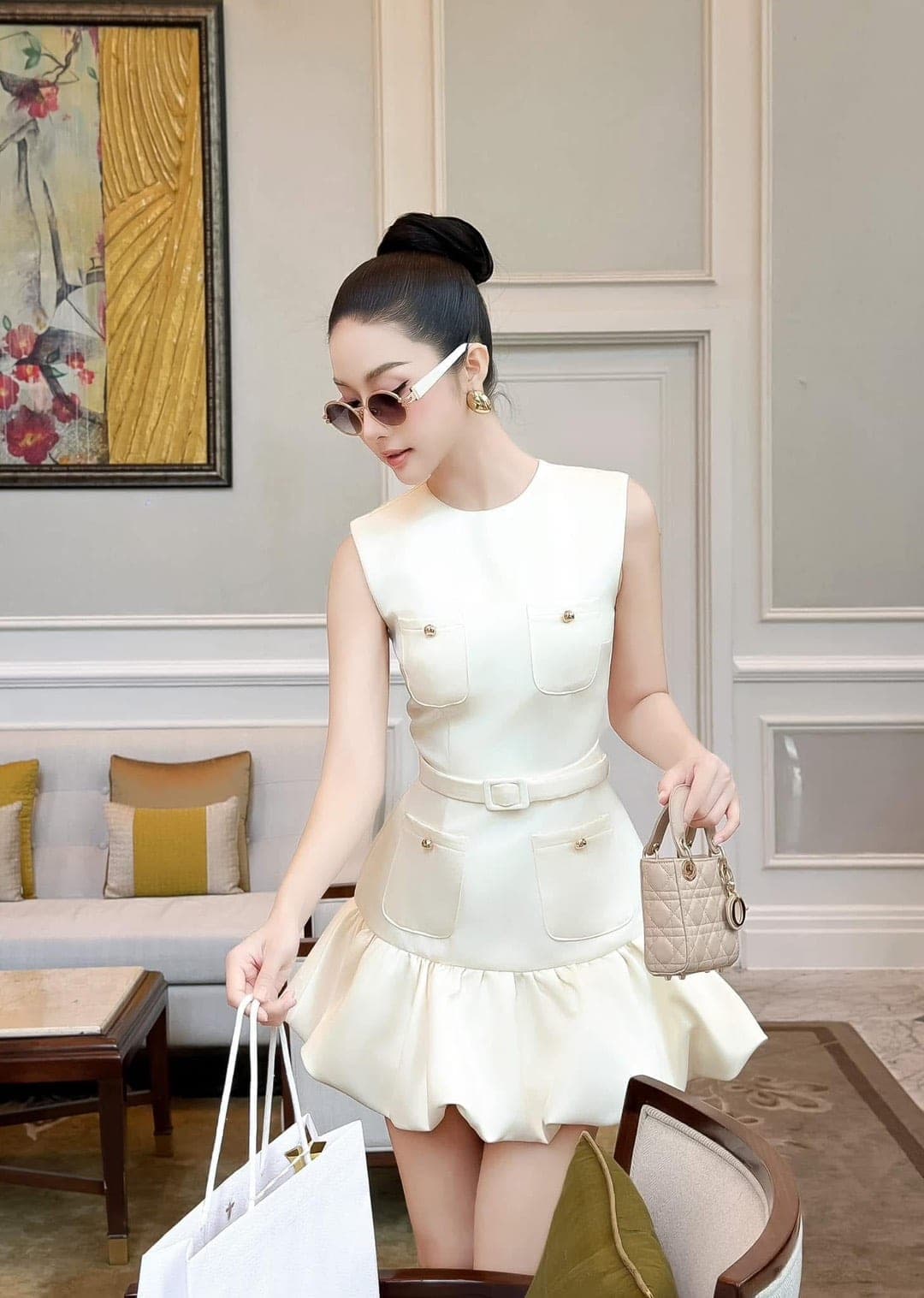ชุดเดรส แขนกุด สีครีม