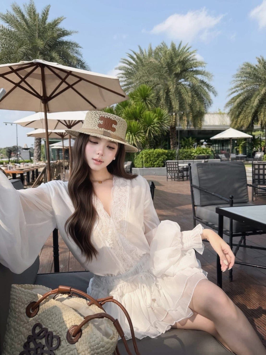 ชุดเดรส สีขาว แต่งลูกไม้