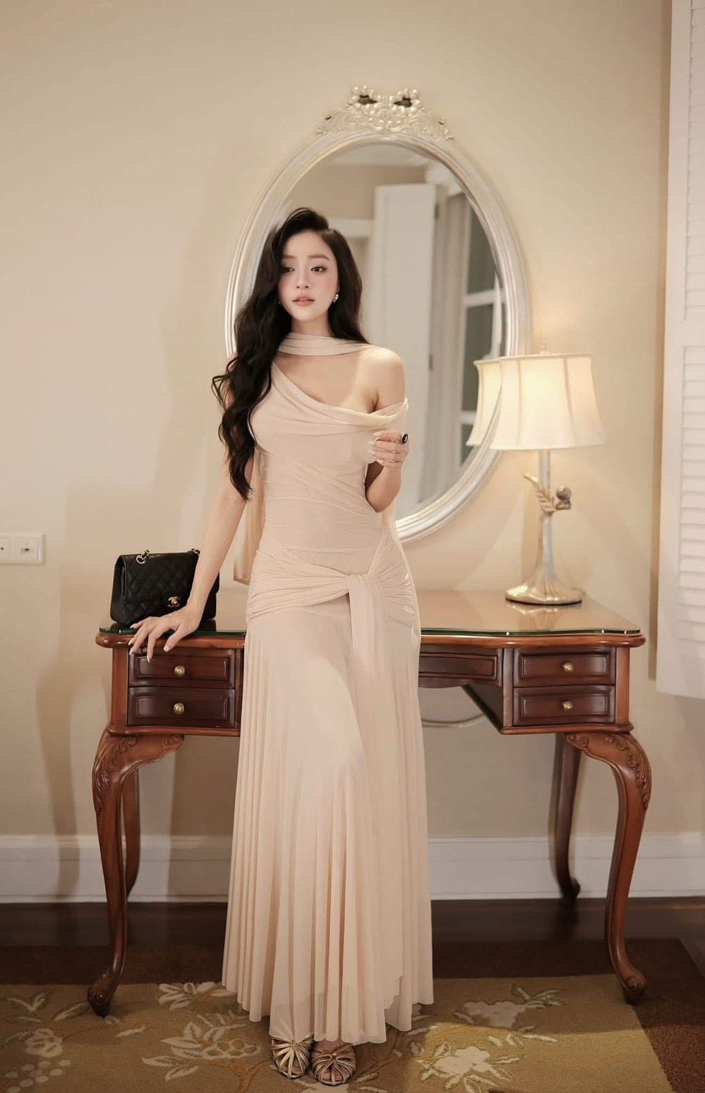 ชุดเดรส ราตรียาว คล้องคอ สีครีม