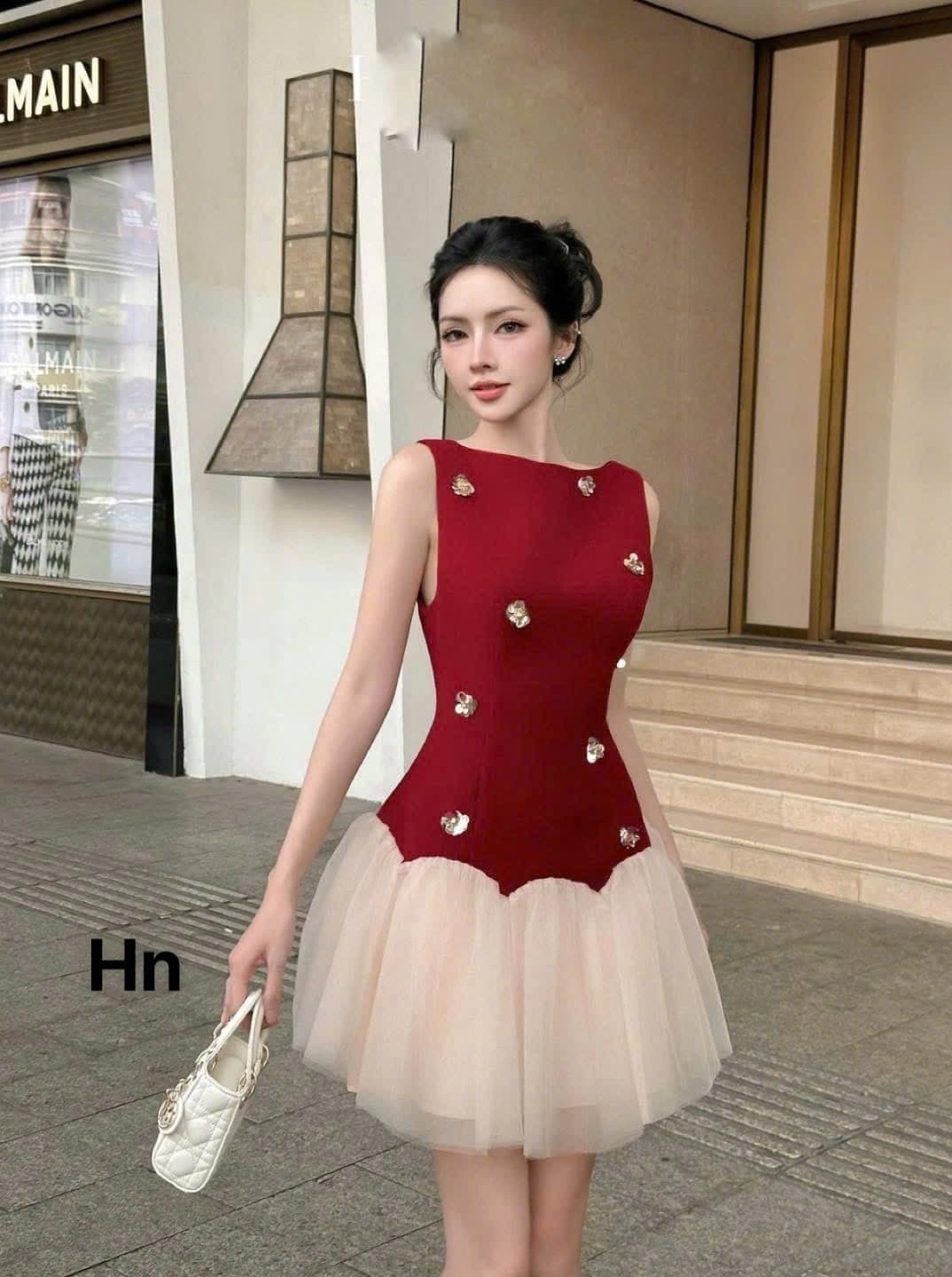 ชุดเดรส แต่งเพชรดอกไม้ สีแดง