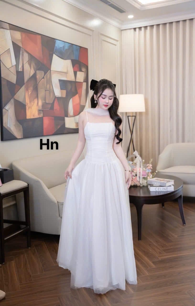 ชุดราตรียาว สายเดี่ยว คล้องคอ สีขาว เวียดนามแท้