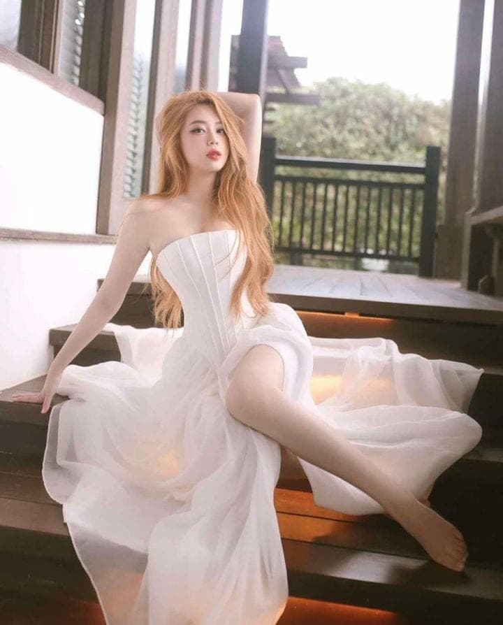 ชุดแต่งงาน ชุดเจ้าสาว เกาะอก สีขาว