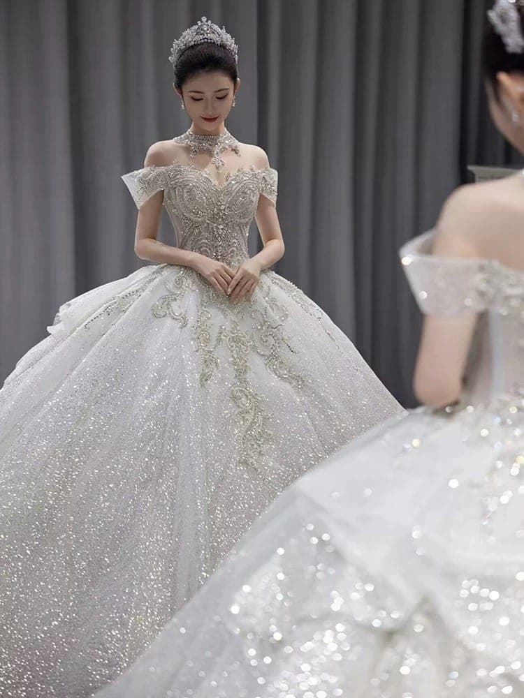 ชุดแต่งงาน ชุดเจ้าสาว เเต่งกลิตเตอร์ สีขาว