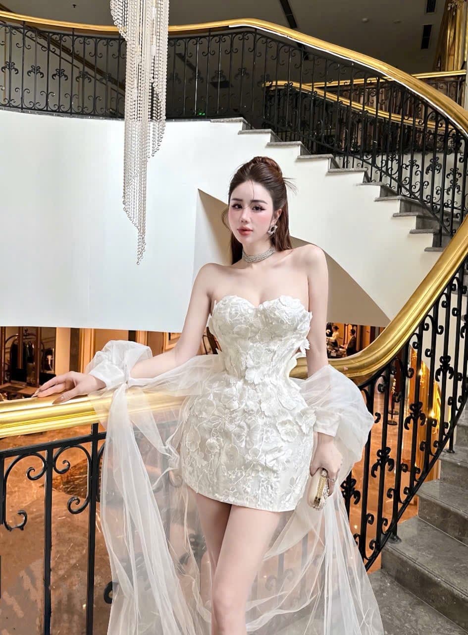 ชุดเดรส เกาะอก แต่งดอก + ผ้าคลุม สีขาว
