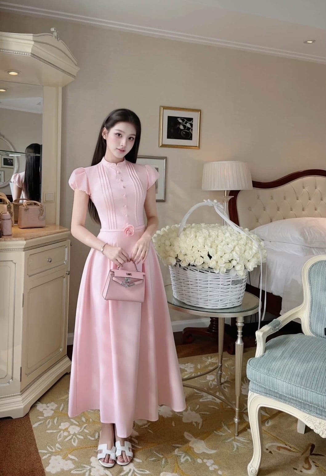 ชุดเดรสยาว สีชมพู แต่งดอกไม้