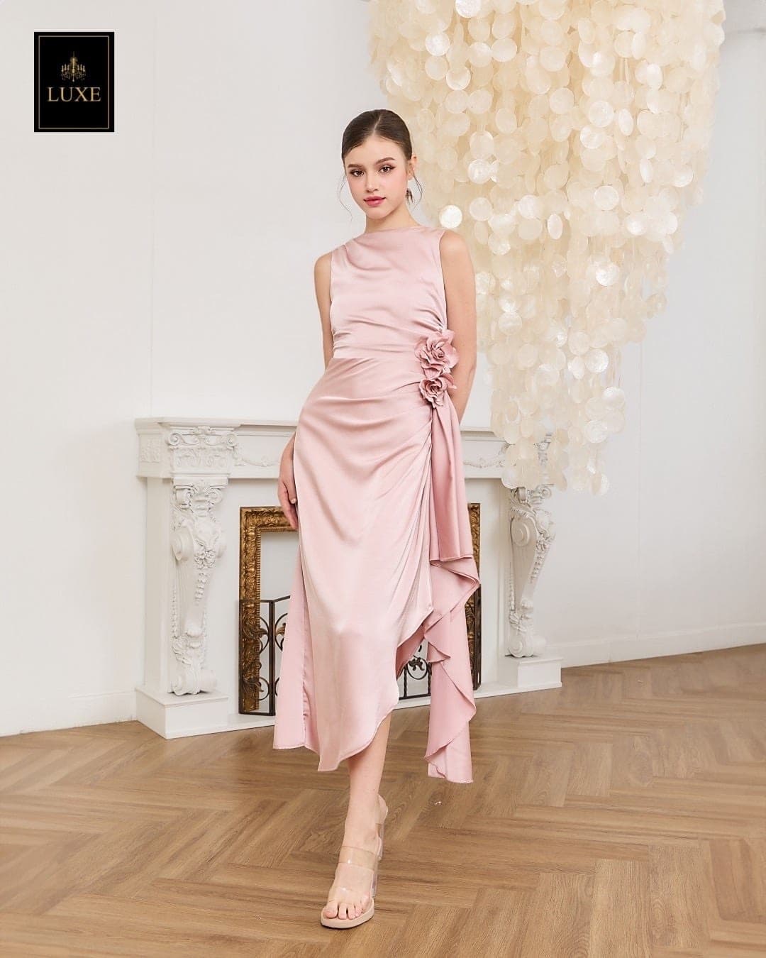 ชุดเดรส ราตรียาว แต่งดอก สีชมพู