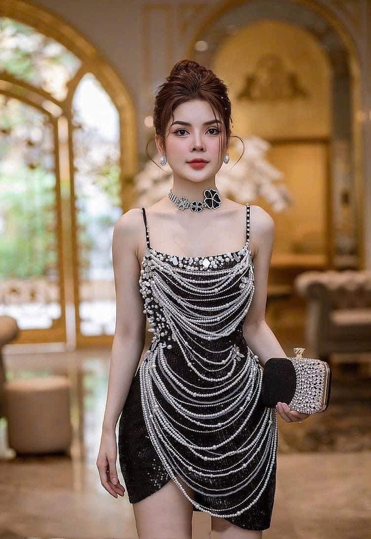 ชุดเดรส แต่งเพชร สีดำ