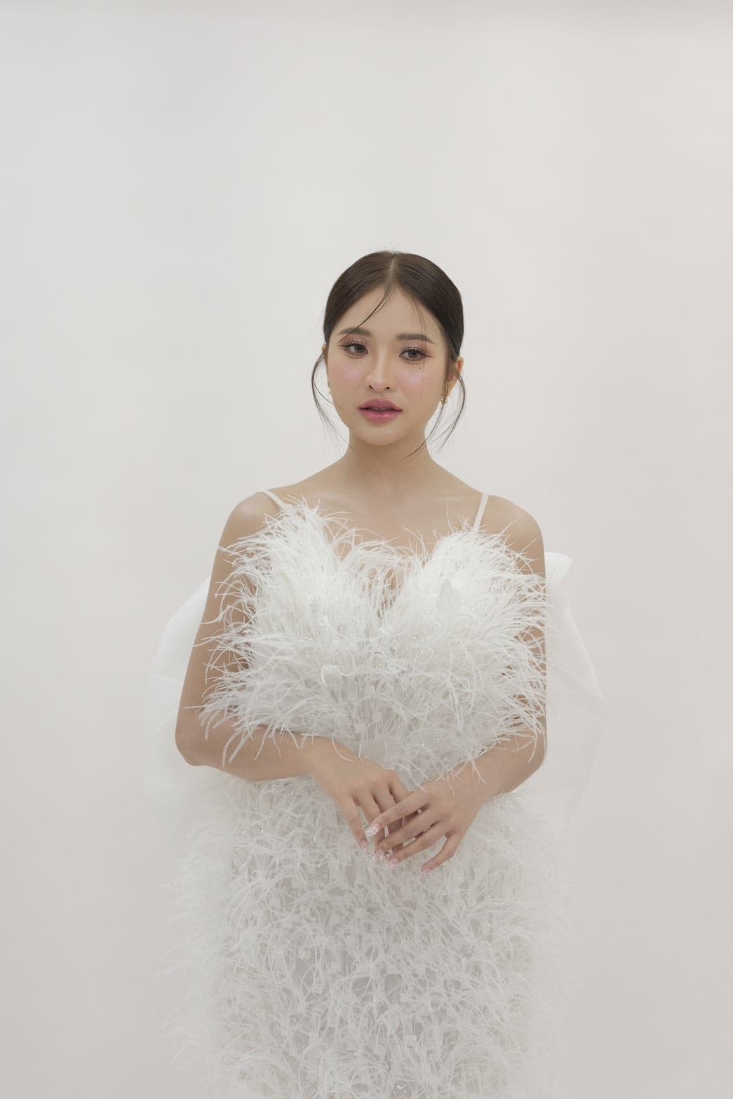 ชุดเดรส สายเดี่ยว ขนนก แต่งโบว์ สีขาว 2122 Size M BKK รูปที่ 4