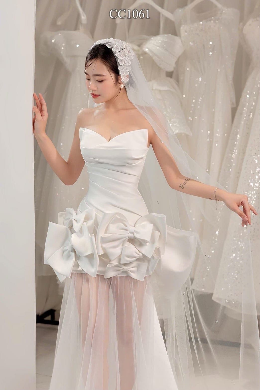 ชุดแต่งงาน ราตรียาว เกาะอก แต่งโบว์ สีขาว 3018 Size S BKK รูปที่ 2