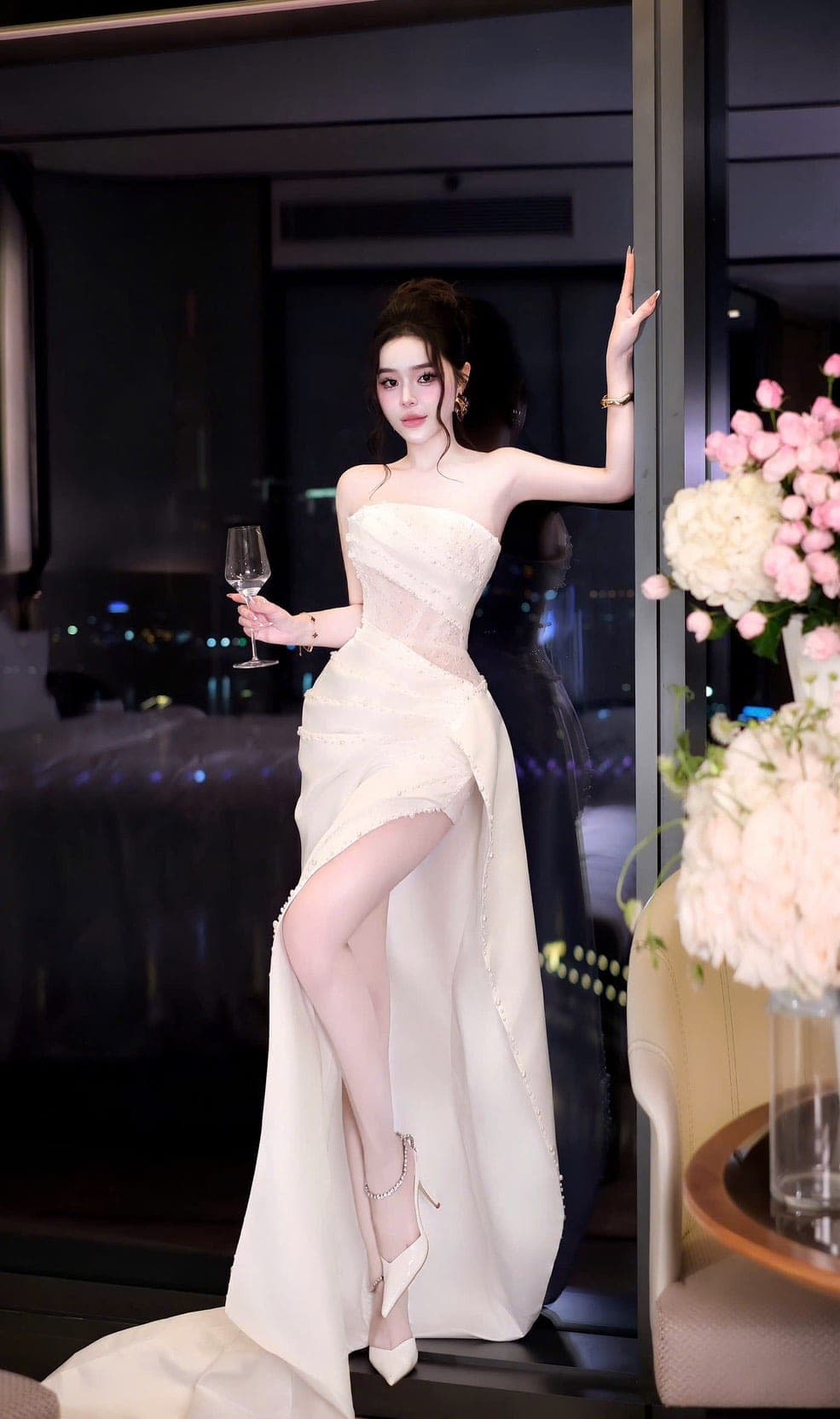 ชุดราตรียาว เกาะอก แต่งมุก สีขาว Brand HiSo 3071 Size S-M BKK รูปที่ 2