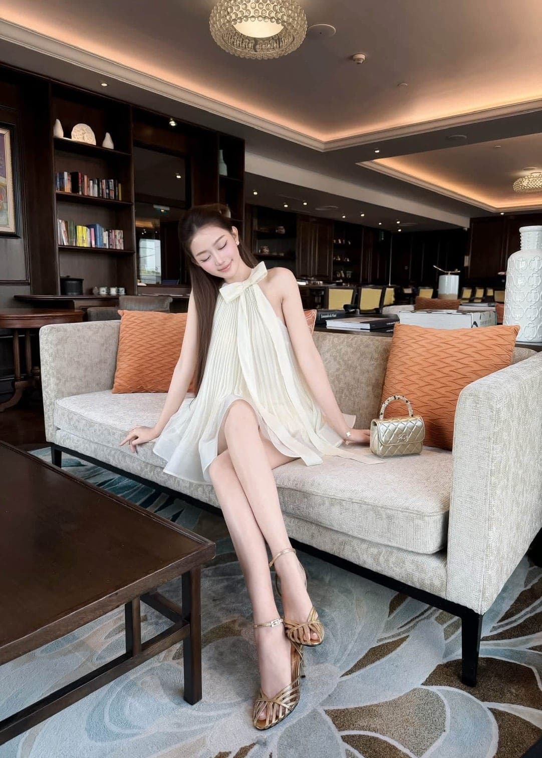 ชุดเซ็ท คล้องคอ แต่งโบว์ สี ขาว ครีม BRAND TRANALI 4039 BKK SIZE S รูปที่ 4