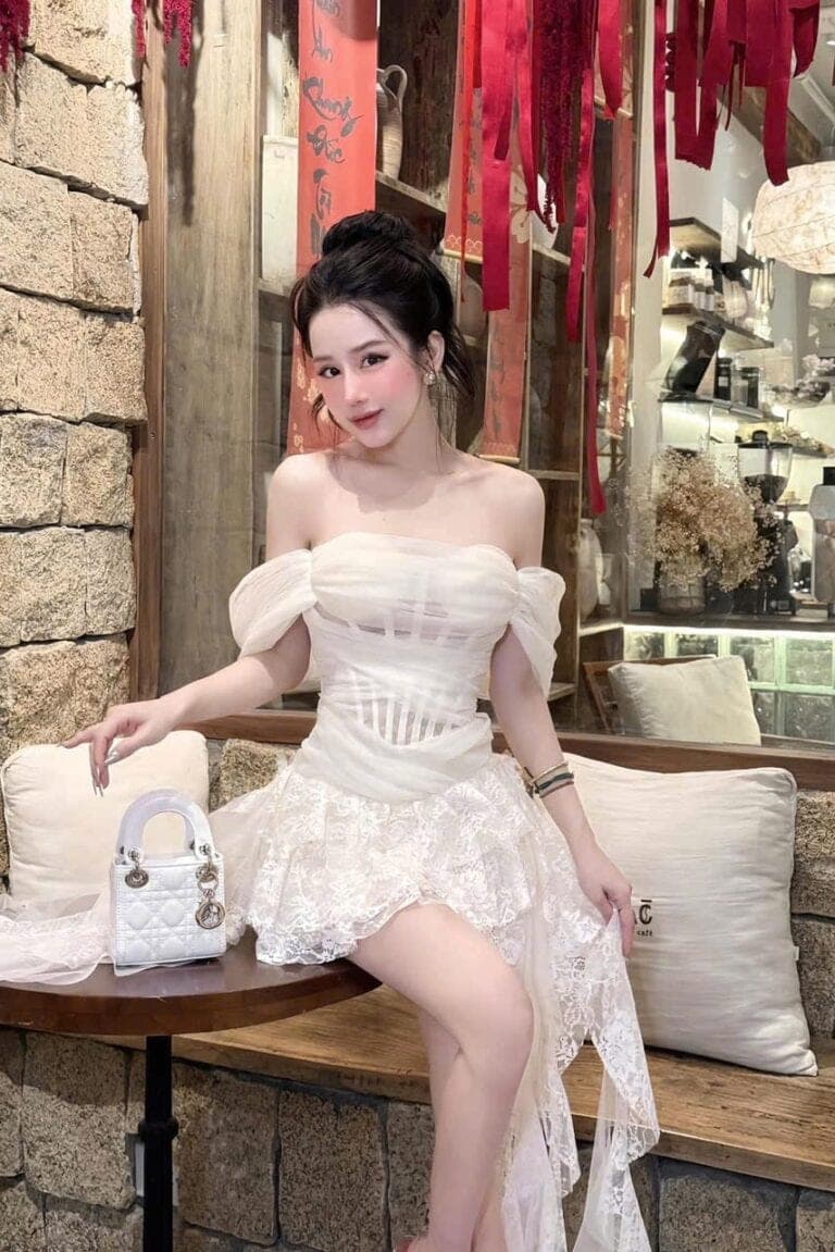 ชุดเดรส ปาดไหล่ ลูกไม้ แต่งระบาย สีขาว-ครีม 2041 Size M BKK รูปที่ 1