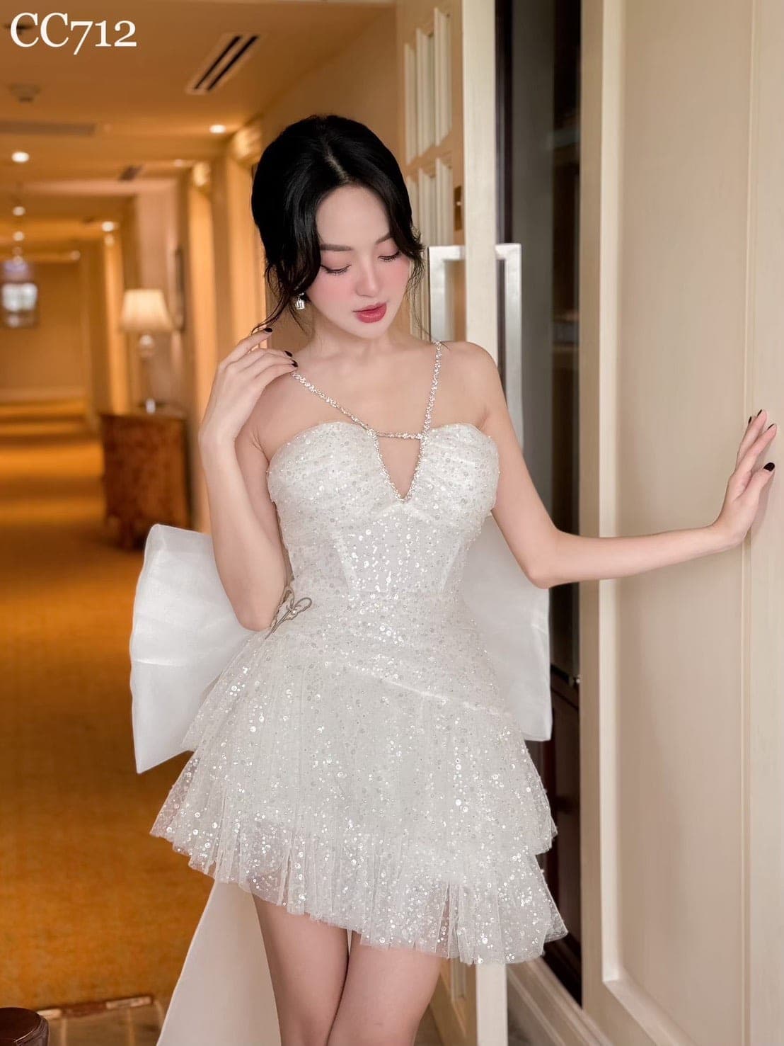 ชุดเดรส เกาะอก แต่งกลิตเตอร์+โบว์ สีขาว 2052 Size S BKK รูปที่ 2