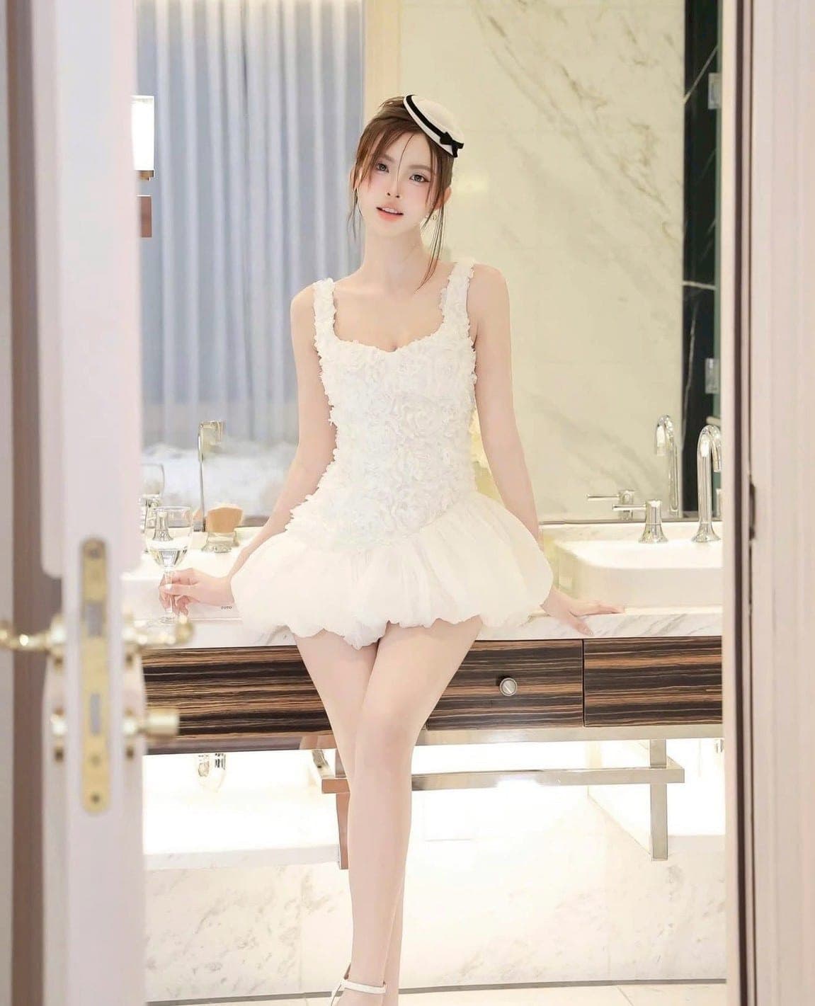 ชุดเดรส สายเดียว แต่งดอกกุหลาบ สีขาว TRANALI 2206 SIZE S-M BKK รูปที่ 1