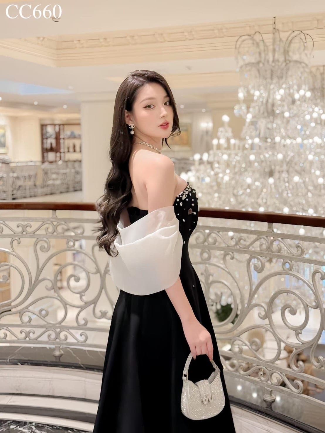 ชุดราตรียาว ปาดไหล่ แต่งเพชร สีดำ 3017 Size S-M BKK รูปที่ 4