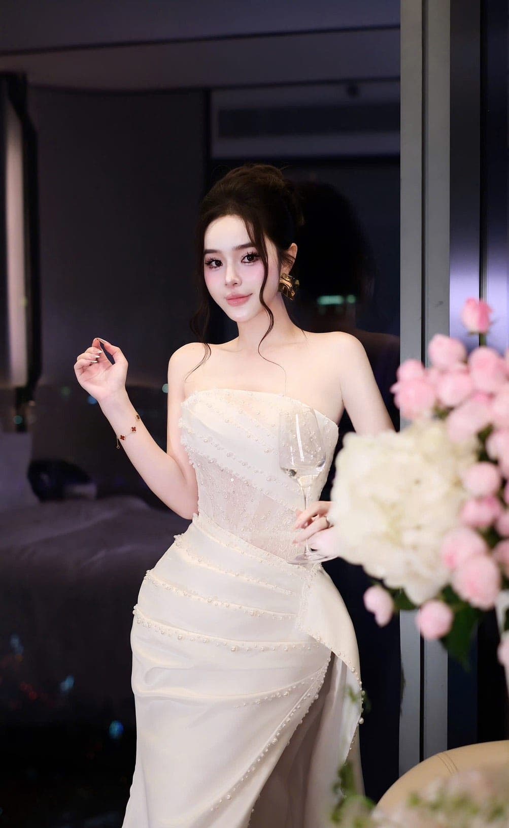 ชุดราตรียาว เกาะอก แต่งมุก สีขาว Brand HiSo 3071 Size S-M BKK รูปที่ 5