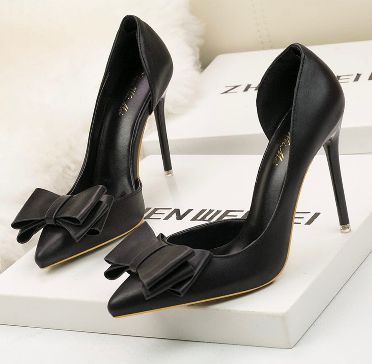 รองเท้า แต่งโบว์ สีขาว สีชมพู สีดำ สีแดง 9002 Size 38 BKK รูปที่ 1