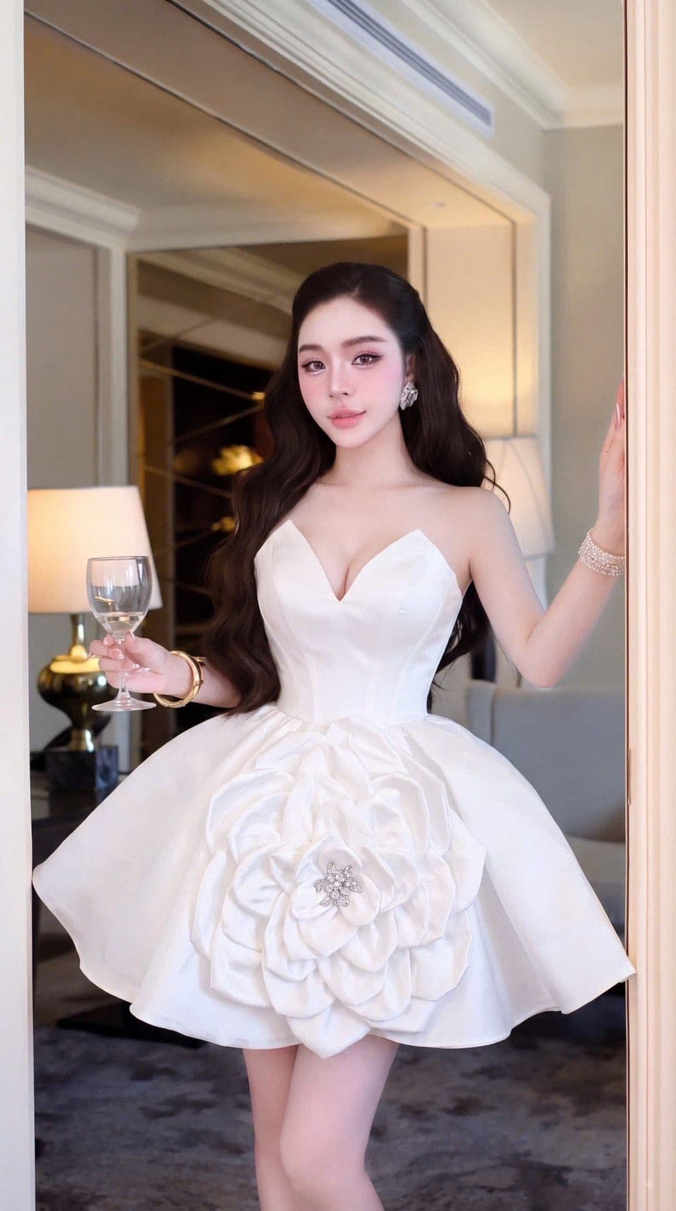 ชุดเดรส เกาะอก กระโปรงแต่งดอก สีขาว Brand HISO 2345 BKK Size S-M รูปที่ 2