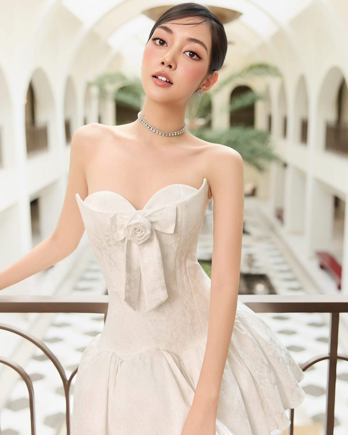 ชุดเดรส เกาะอกกระโปรงฟู แต่งโบว์  สีขาว Brand KATHY 2319 BKK Size M รูปที่ 1