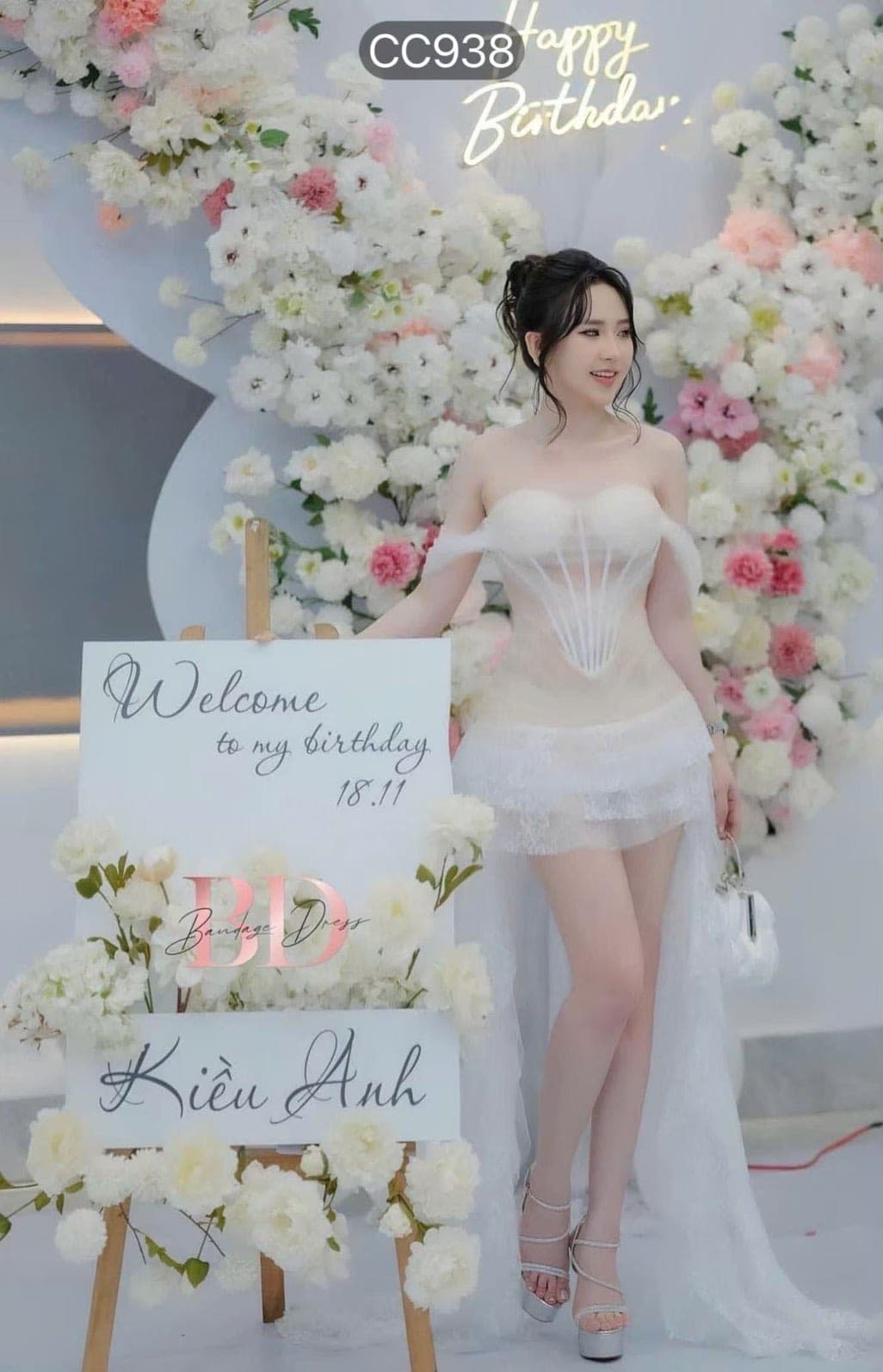 ชุดเดรส ปาดไหล่ ลูกไม้ แต่งระบาย สีขาว-ครีม 2041 Size M BKK รูปที่ 7