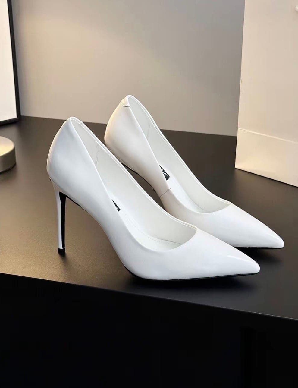 รองเท้า สีขาว 9018 SIZE 37 BKK รูปที่ 2