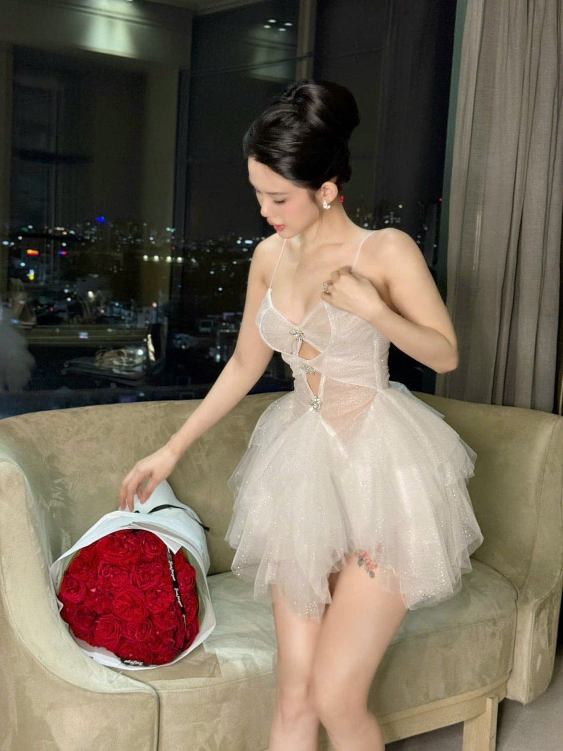 ชุดเดรส สายเดี๋ยว กลิตเตอร์ แต่งเพรช สีขาว สีดำ BRAND OBIBI 2246 Size S,M BKK รูปที่ 5