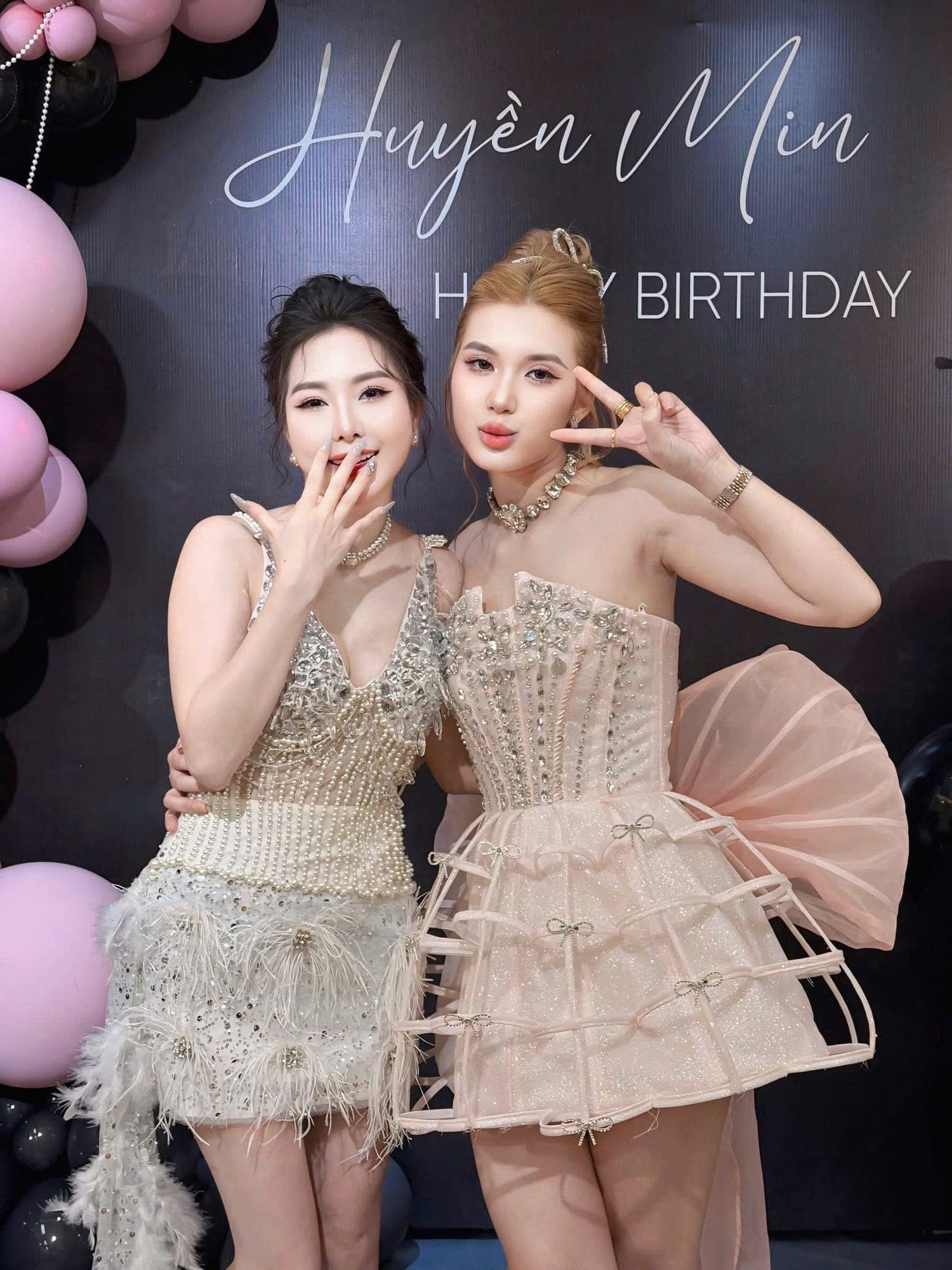 ชุดเดรส เกาะอก แต่งเพชร+โบว์ สีชมพู 2050 Size L BKK รูปที่ 5