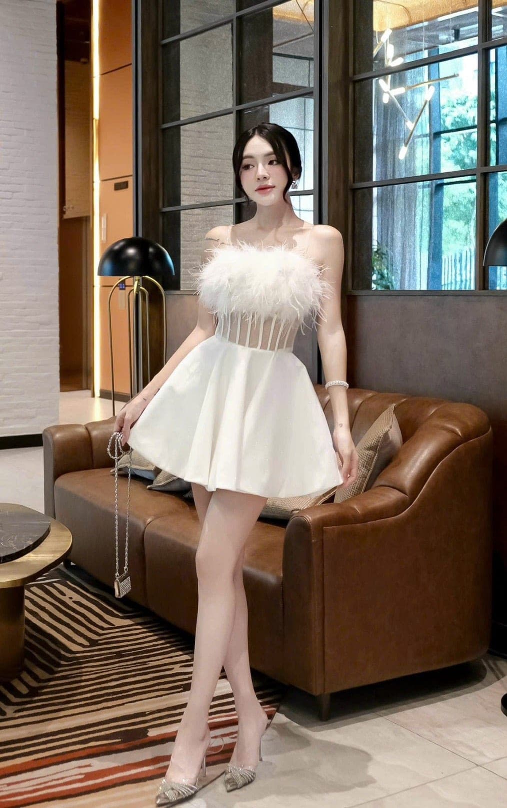 ชุดเดรส เกาะอก แต่งขน สีขาว BRAND OBIBI 2251BKK รูปที่ 6