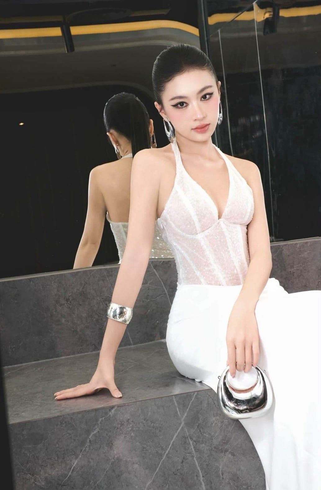 ชุดเดรส ราตรียาว คล้องคอ  สีขาว BRAND OBIBI 2355 BKK SIZE M รูปที่ 2