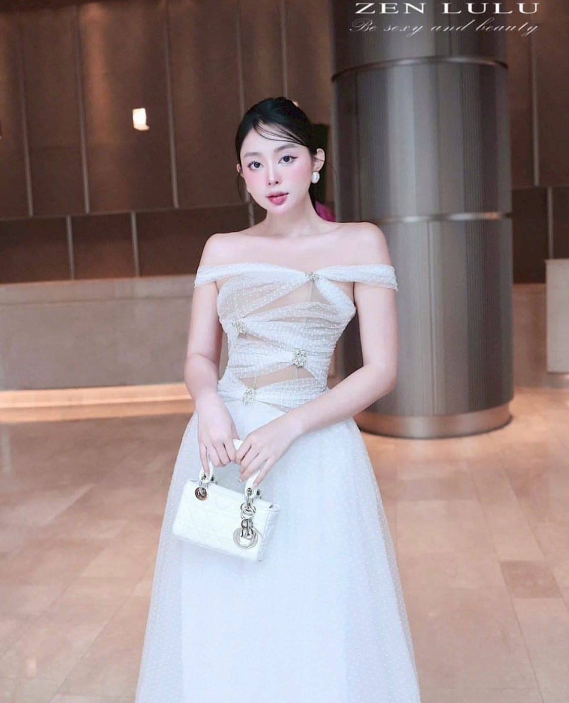 ชุดราตรี ปาดไหล่ สีขาว ZEN LULU 3067 SIZE S-M BKK รูปที่ 2