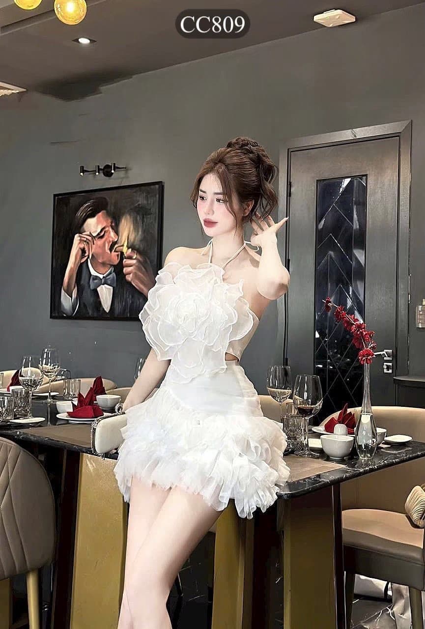 ชุดเซ็ท 2 ชิ้น เสื้อ+กระโปรง แต่งดอก สีขาว 4001 Size S BKK รูปที่ 2