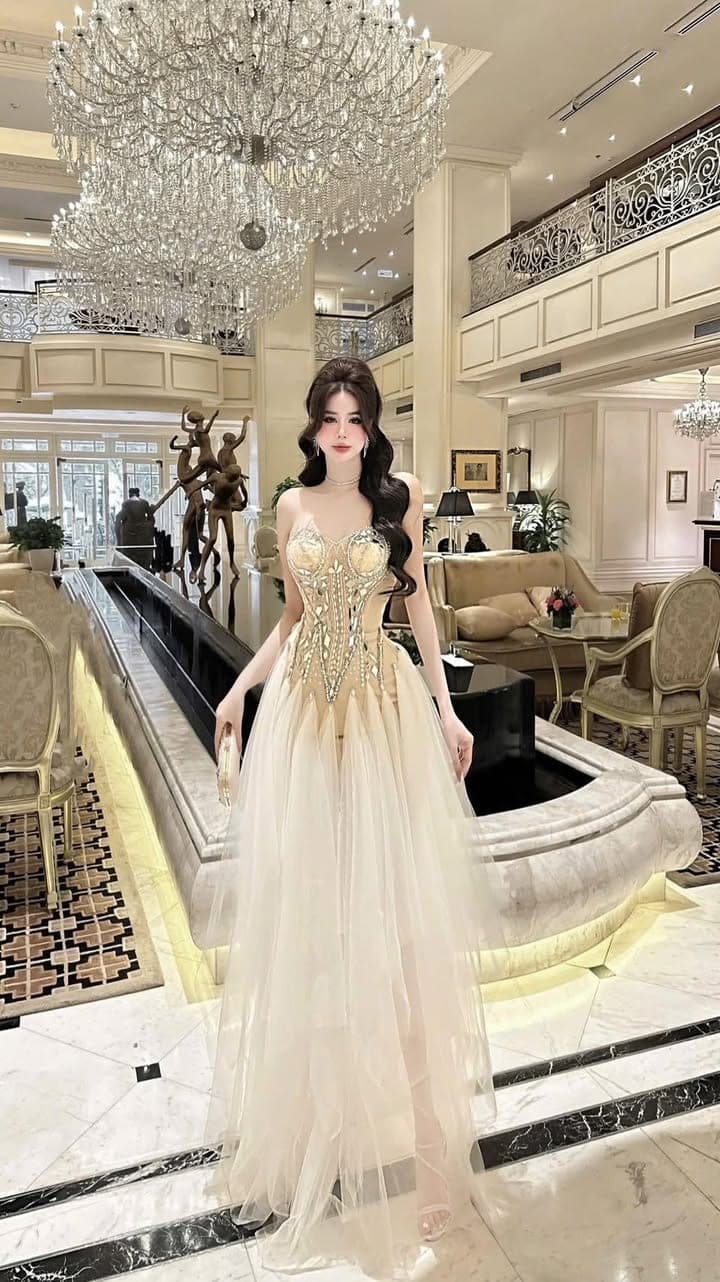 ชุดราตรี เกาะอก แต่งเพชร สีขาว-ครีม Brand HiSo 3043 Size S-M BKK รูปที่ 4