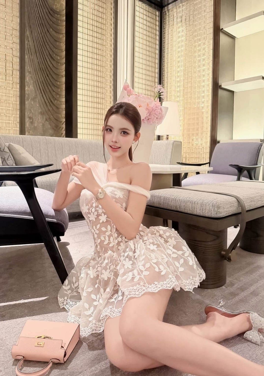 ชุดเดรส เกาะอก-ปาดไหล่ กระโปรงฟู สีขาวครีม BRAND TRANALI 2310 BKK SIZE M รูปที่ 4