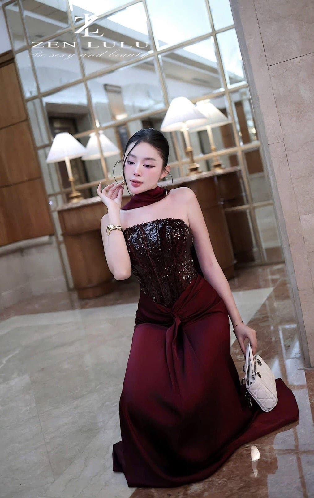ชุดเดรส ราตรียาว เกาะอก แต่งกลิตเตอร์ สีแดงไวน์ BRAND ZEN LULU 3088 Size M BKK รูปที่ 2