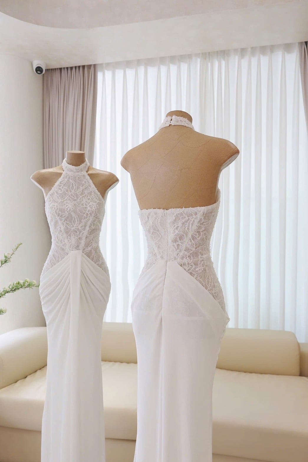 ชุดเดรส ราตรียาว คล้องคอ ลายลูกไม้ สีขาว BRAND OBIBI 3083 Size S-M BKK รูปที่ 8