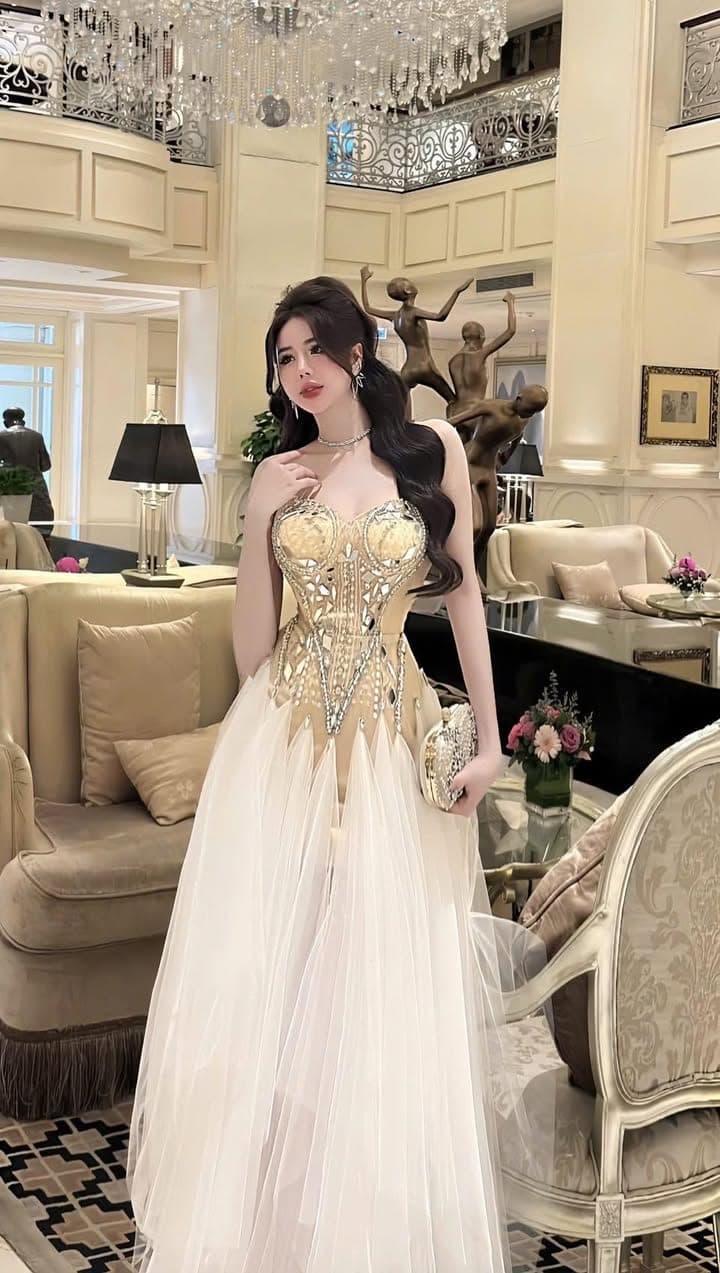 ชุดราตรี เกาะอก แต่งเพชร สีขาว-ครีม Brand HiSo 3043 Size S-M BKK รูปที่ 3