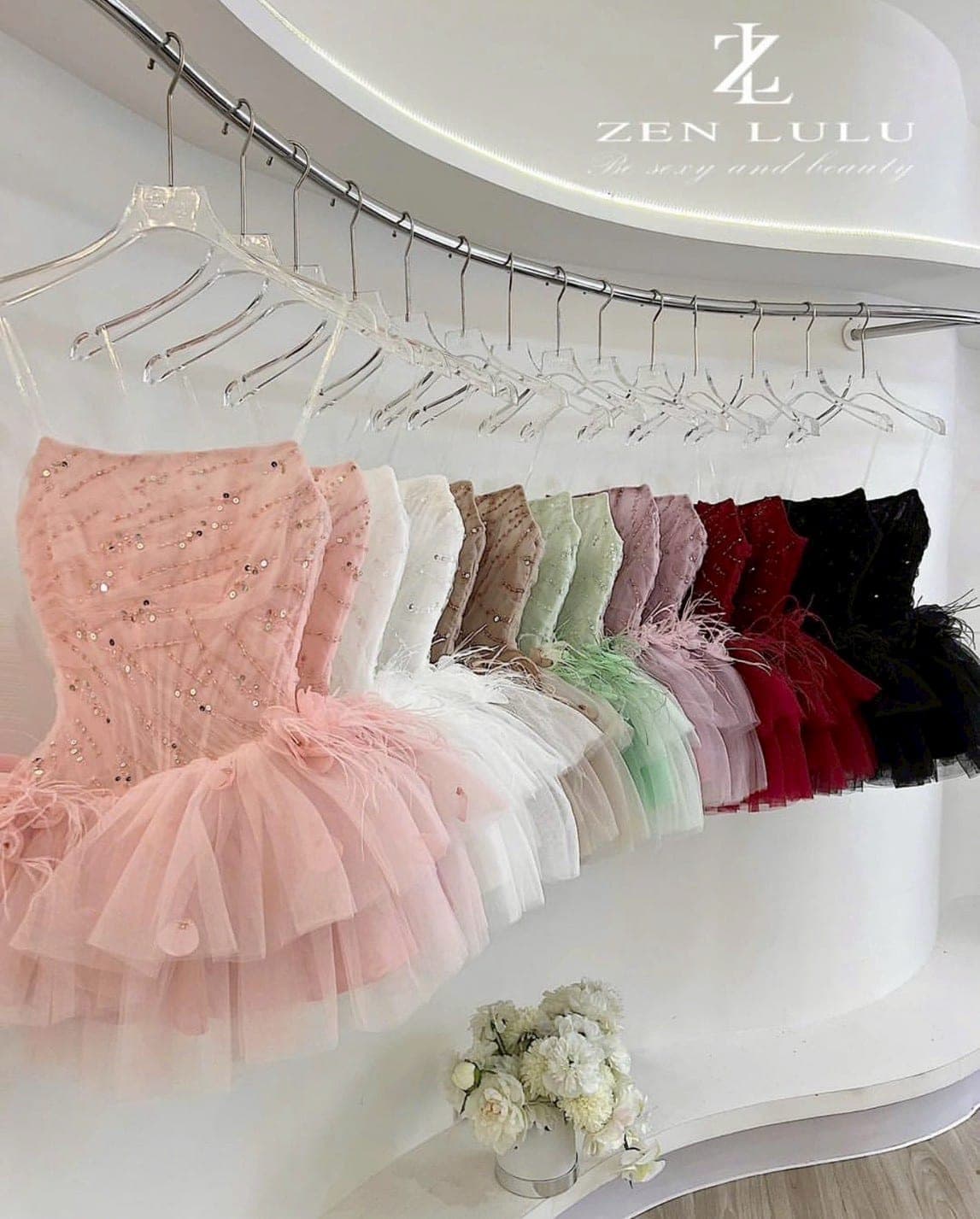 ชุดเดรส เกาะอก กระโปรงฟู แต่งขน สีดำ สีแดง สีชมพู  ZEN LULU เวียดนาม 2200 SIZE S-M BKK รูปที่ 7