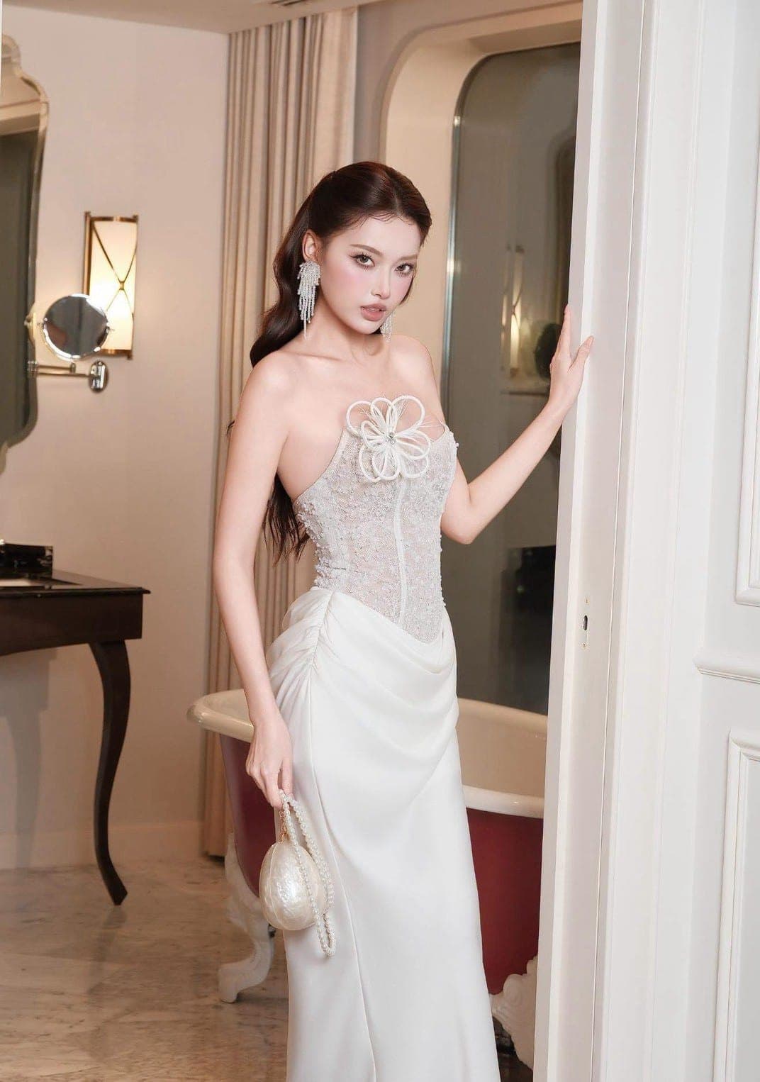 ชุดเดรส ราตรียาว เกาะอก แต่งมุก สีขาว BRAND OBIBI 2272 BKK SIZE M รูปที่ 7