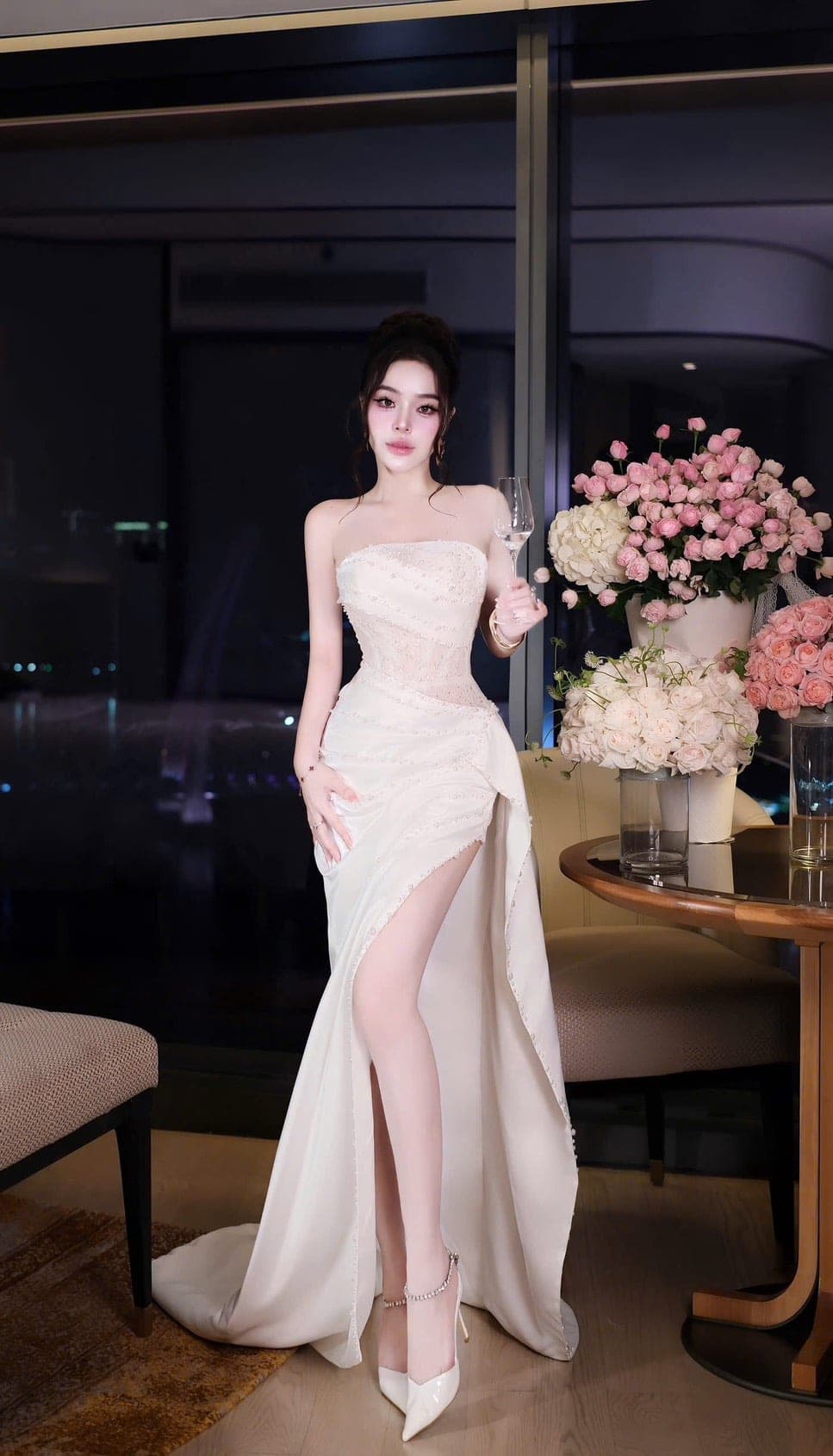 ชุดราตรียาว เกาะอก แต่งมุก สีขาว Brand HiSo 3071 Size S-M BKK รูปที่ 1